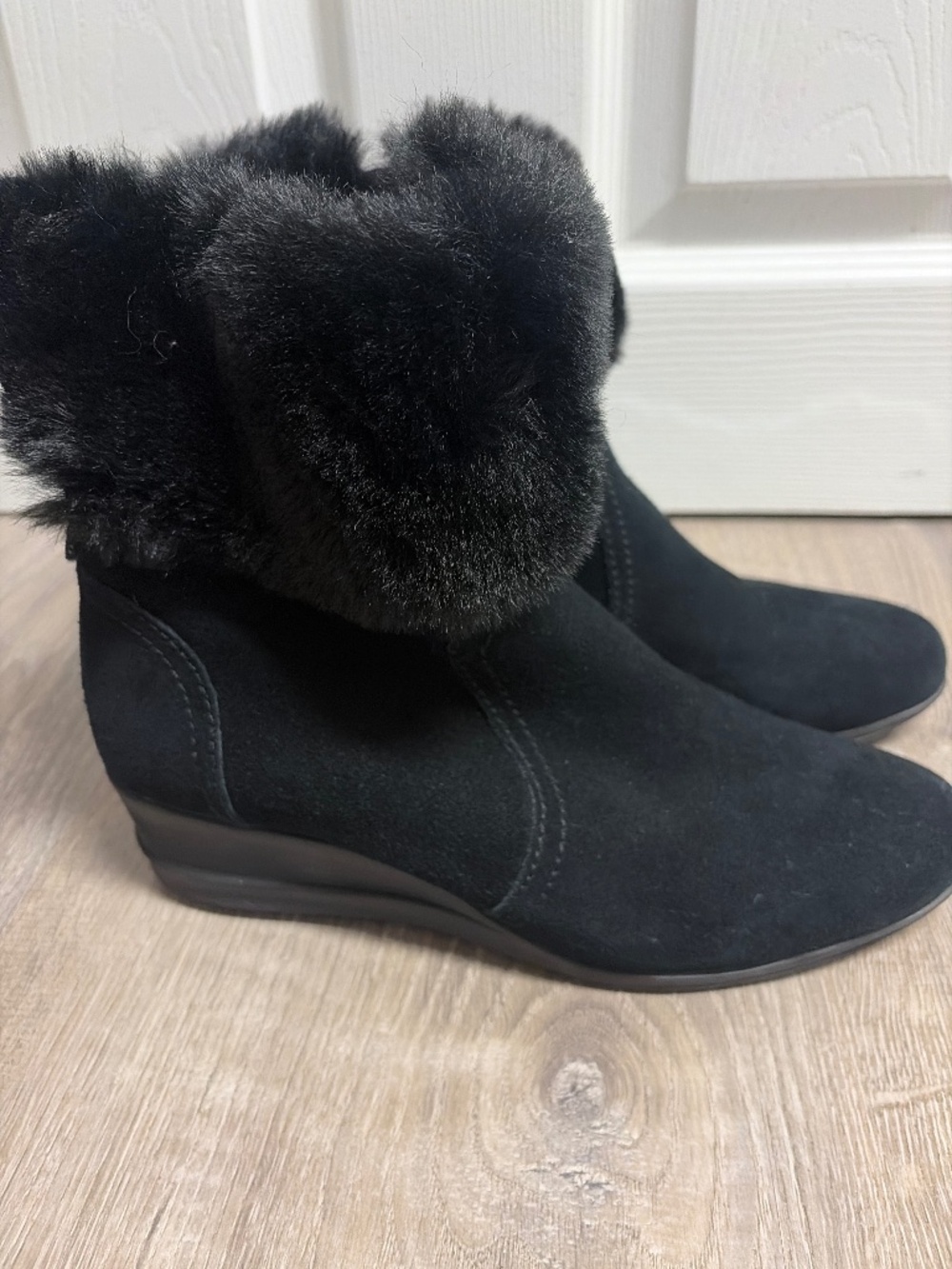 Anne Klein Sport Black Faux Suede Faux Fur Cuff Wedge Ankle Booties Boots Size 8
